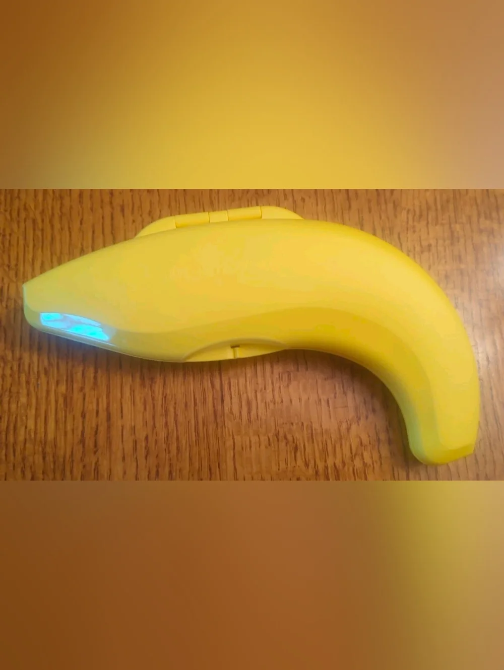 Tupperware Forget Me Not Banana Hinged Fruit Yellow Curved Hard Shell Case